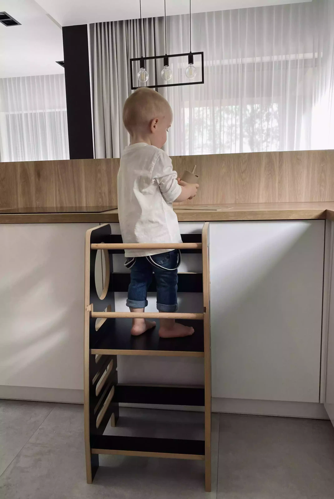 kitchen helper w użyciu