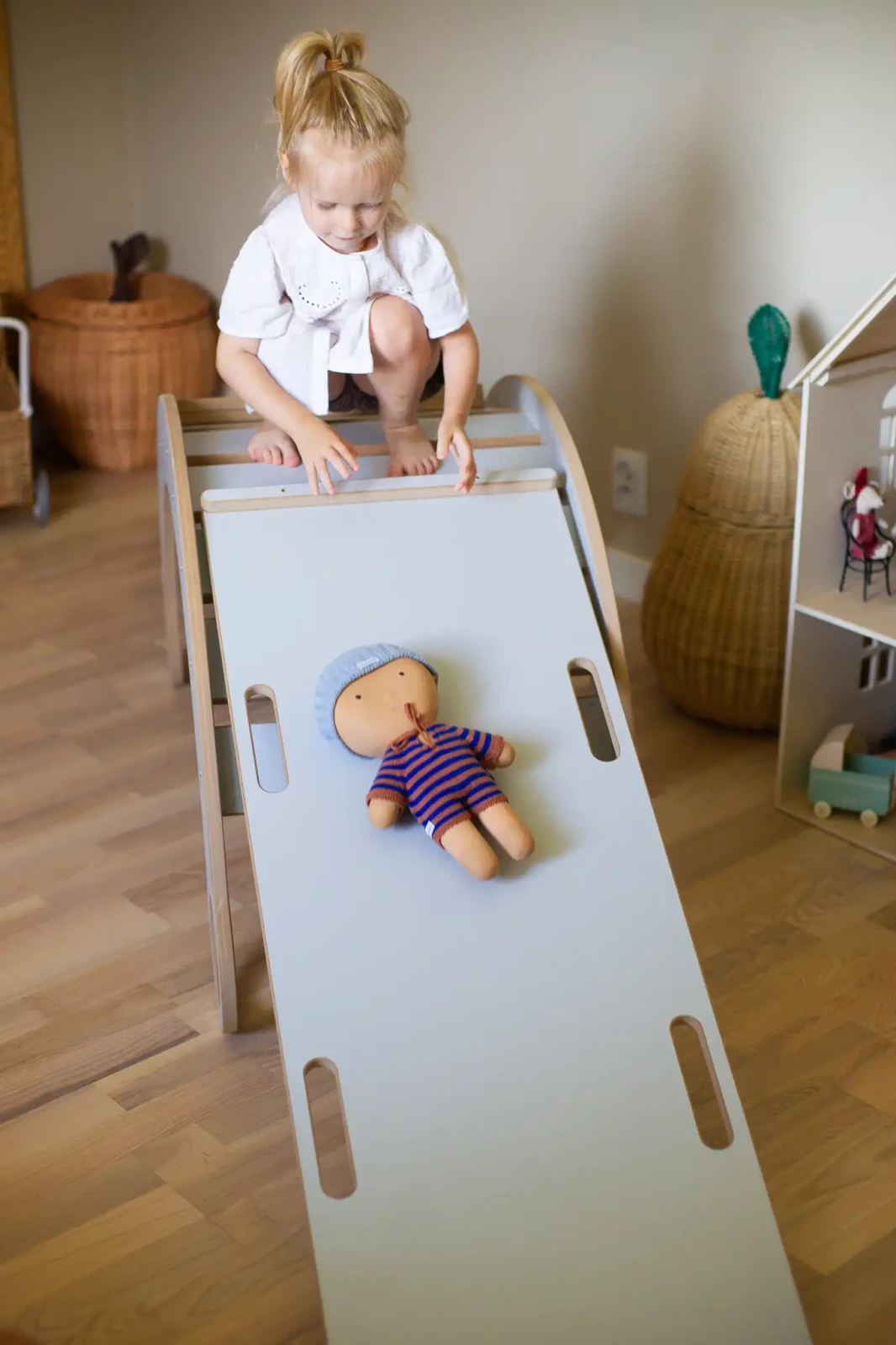 zjeżdżalnia do bujaka szarego babywood (2).webp