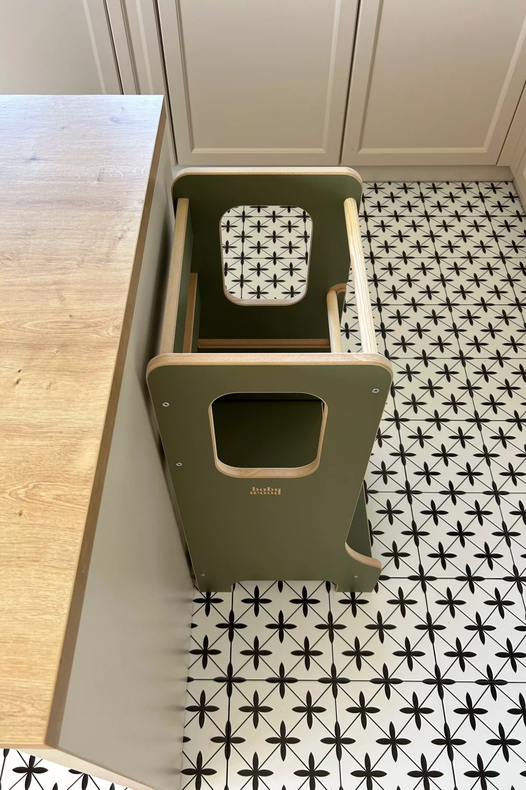 kitchen helper w kolorze oliwki