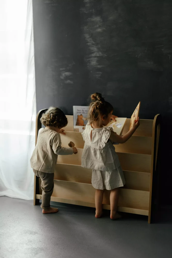 biblioteczka drewniana dla dzieci