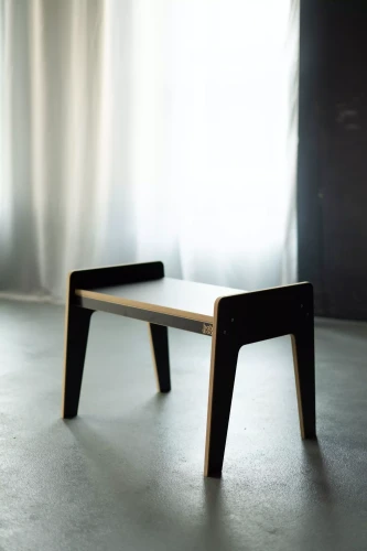 Czarny stoliczek dla dzieci