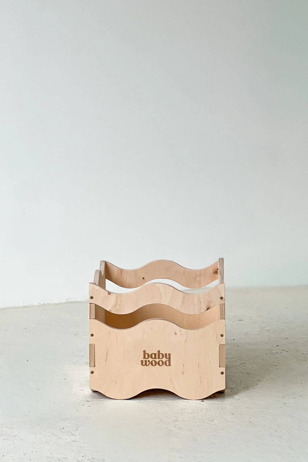 Drewniany organizer na zabawki od Babywood