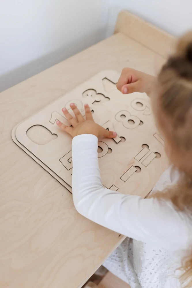 Układanka Montessori z cyframi - drewniana pomoc edukacyjna dla dzieci