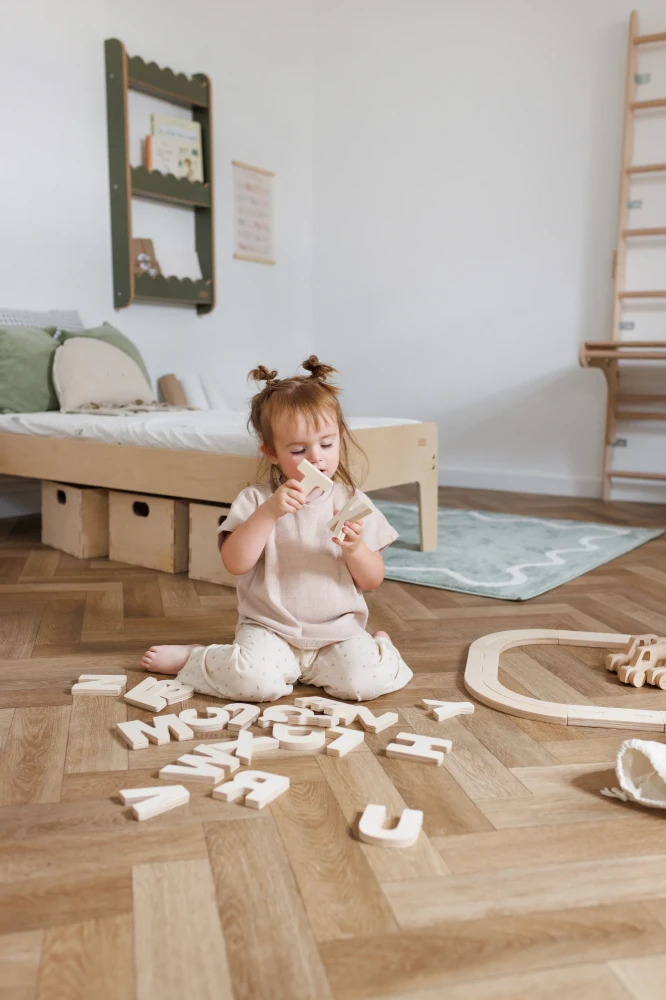 Zabawka Montessori drewniany alfabet Babywood - literki do nauki czytania i poznawania alfabetu