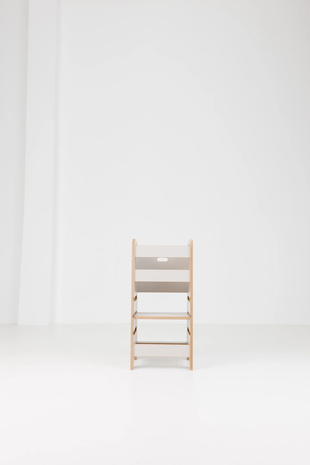 Elegancki Kitchen Helper marki Babywood