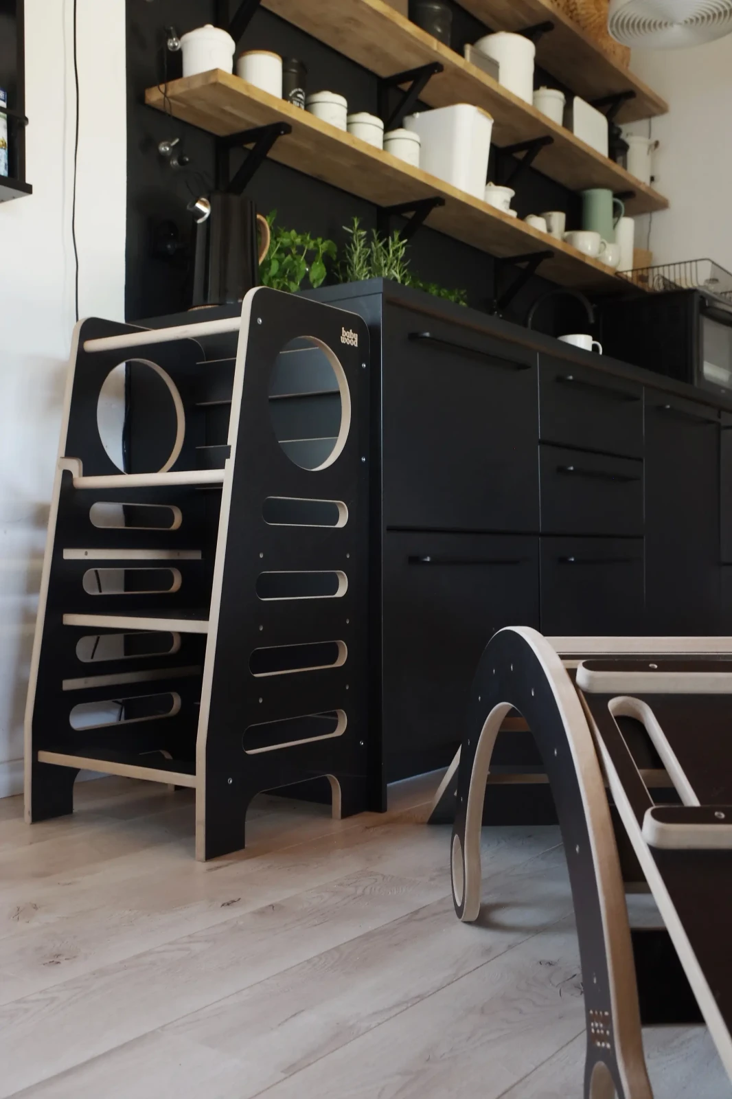 Kitchen Helper w czarnym kolorze
